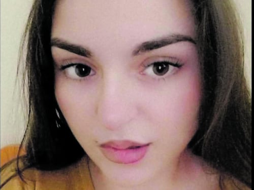 Ammazza la sorella e fa vedere il corpo alla madre in videochiamata