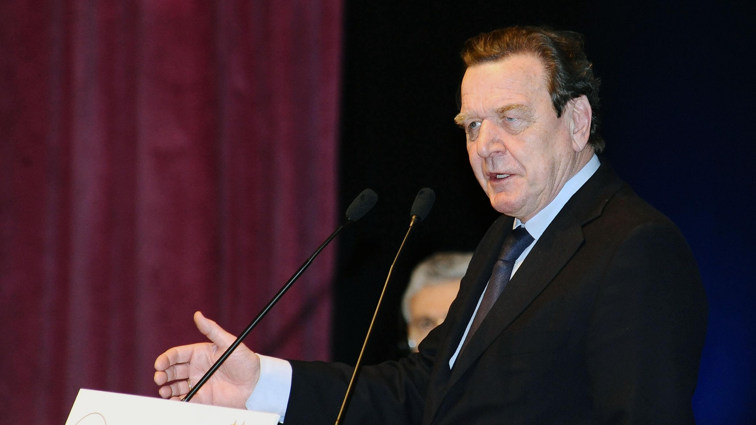 L'Ue chiede sanzioni pure su Schröder