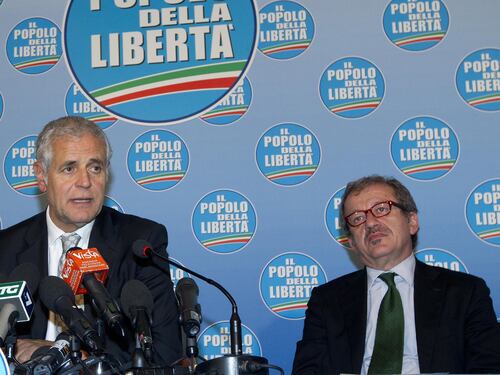 Schiaffo della Lega a Formigoni: "Si voti ad aprile insieme alle politiche". Il governatore: "Accordi diversi"