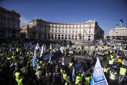 Corteo dei vigili, traffico in tilt a Roma 4