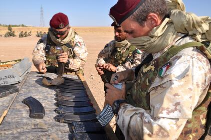 Così i parà addestrano i curdi a Erbil 21