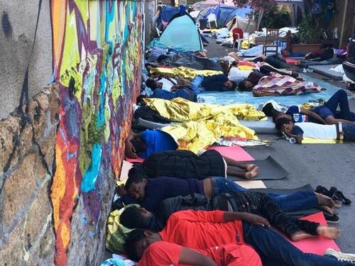 La prima mossa della Raggi: via i migranti dal Baobab