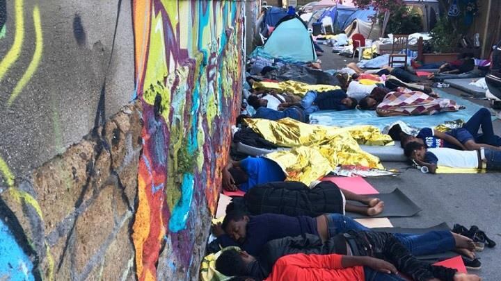 La prima mossa della Raggi: via i migranti dal Baobab