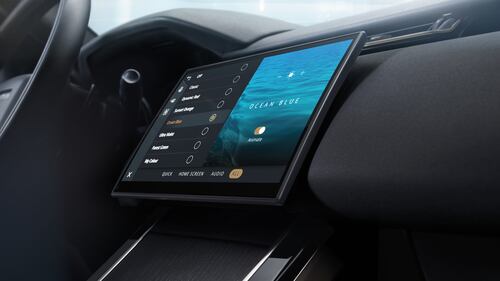 Nuova Range Rover Velar: ecco le foto 2