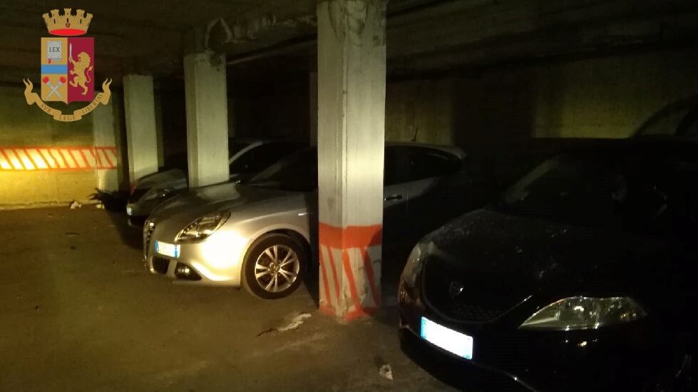 Scoperto il "garage" delle auto rubate a Ponticelli