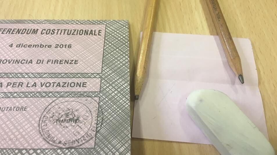 "La mia matita era cancellabile". Caos e denunce in molti seggi
