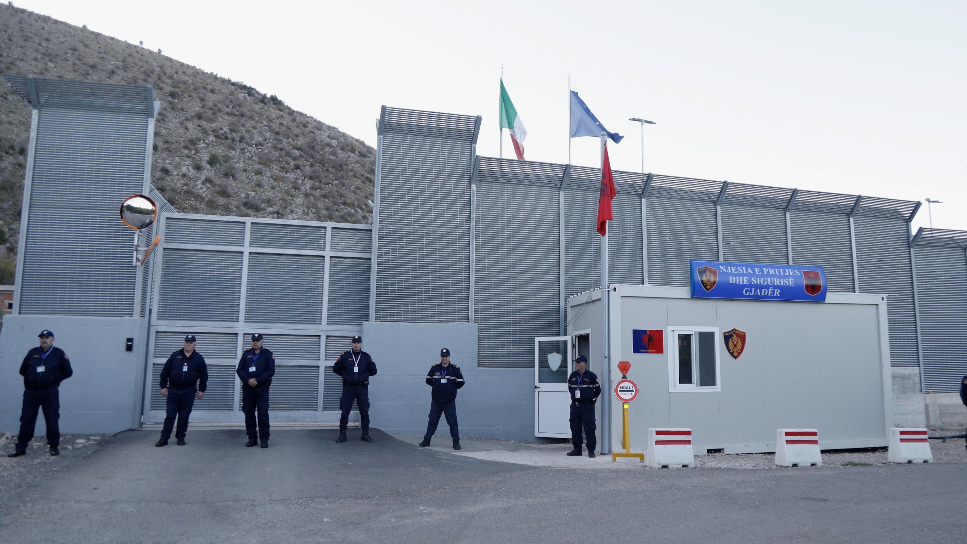 Il business dei ricorsi contro il Cpr albanese: 2 su 3 rientrati in Italia