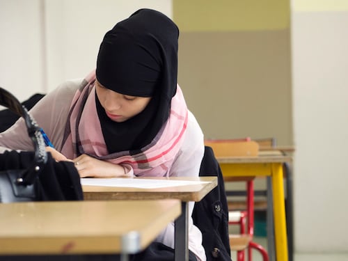 "Bambine a lezione col burqa": il radicalismo islamico entra a scuola