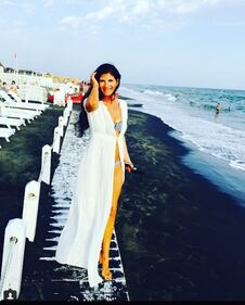 Pamela Prati VS Valeria Marini: foto sexy 34