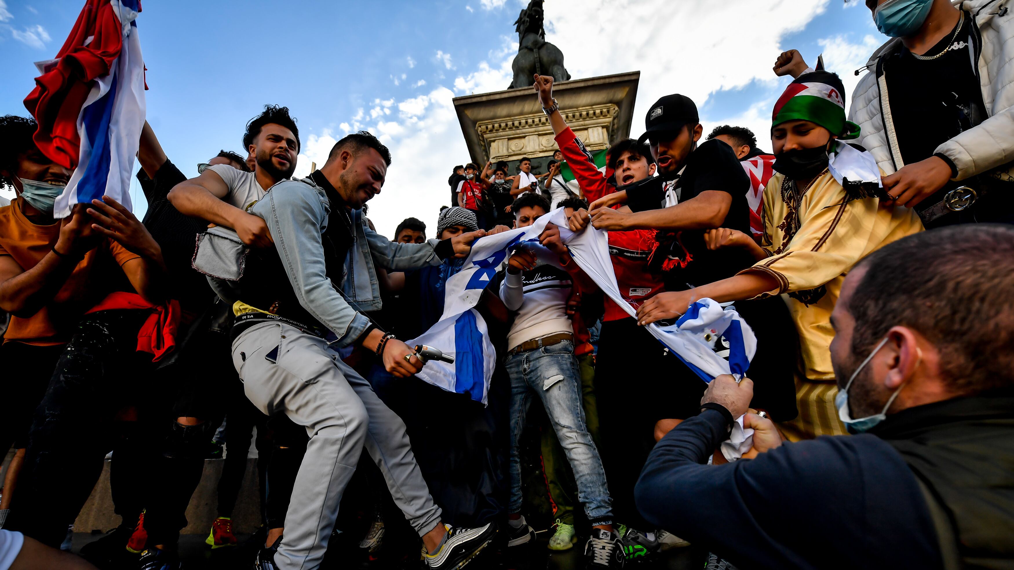 "Non consentiremo la celebrazione degli eccidi". Piantedosi vieta il corteo pro Palestina