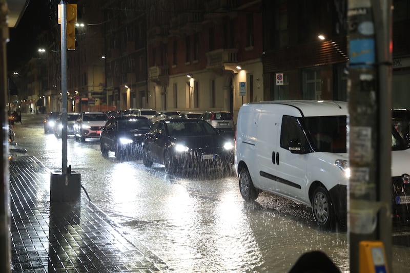 Maltempo a Bologna: alberi caduti, allagamenti ed esondazioni 2