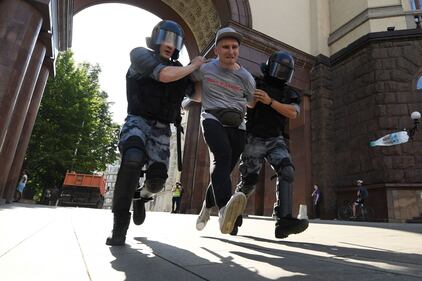 Mosca, 638 manifestanti anti Putin sono stati arrestati 8