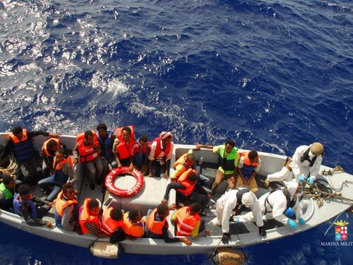 Nuova strage nel Mediterraneo: 100 morti. Tusk: "Rischiamo altri 3 milioni di profughi"