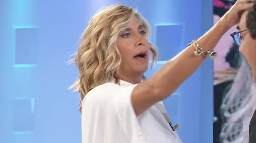 Myrta Merlino torna in tv, imbarazzo in studio: "Ci possiamo baciare? Te devi spettina"