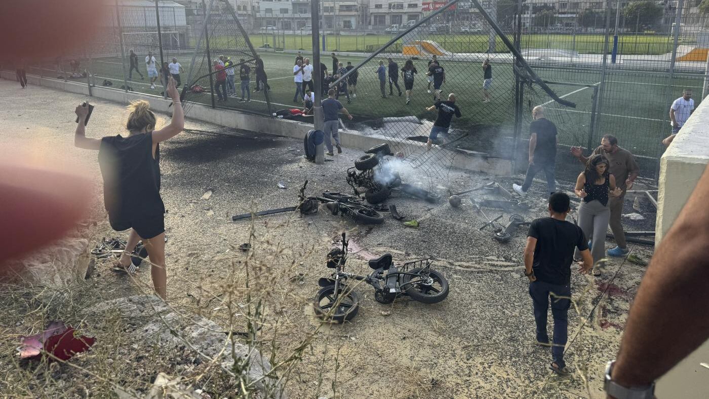 "Attacco più grave dal 7 ottobre". Il razzo di Hezbollah fa strage di bimbi