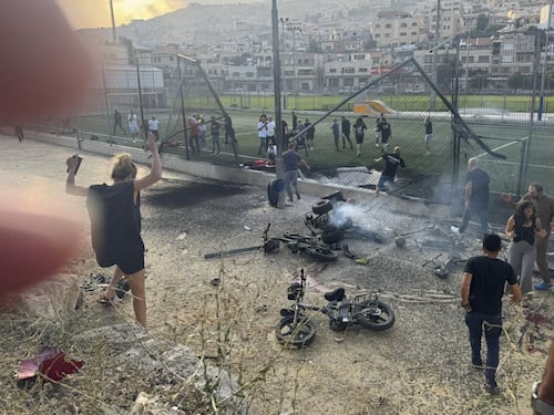 "Attacco più grave dal 7 ottobre". Il razzo di Hezbollah fa strage di bimbi