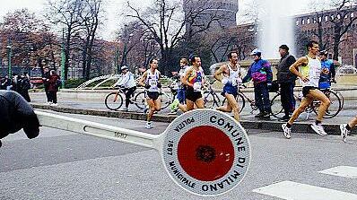 Maratona di solidarietà e senz'auto