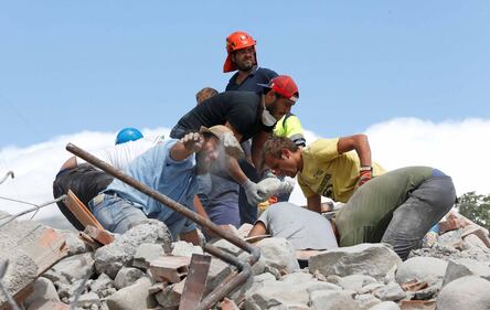 Emma Marrone sensibilizza i fan per il terremoto: foto 12