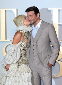Lady Gaga, scollatura hot alla première 6