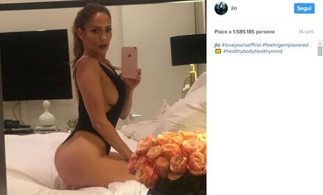 J Lo, sexy anche con gli occhiali 3