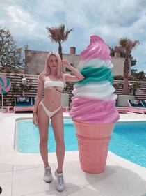 Lottie, la sorella super sexy di Kate Moss 8