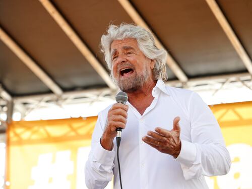 La sinistra evoca l'autunno caldo. E rispunta Grillo: "Il governo lotta contro i poveri"