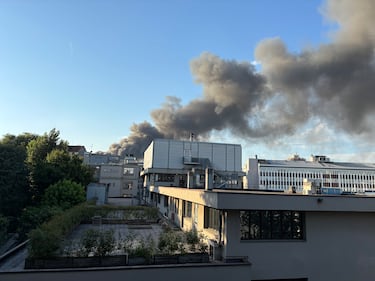 Incendio alla BRT di Milano, alta colonna di fumo 2