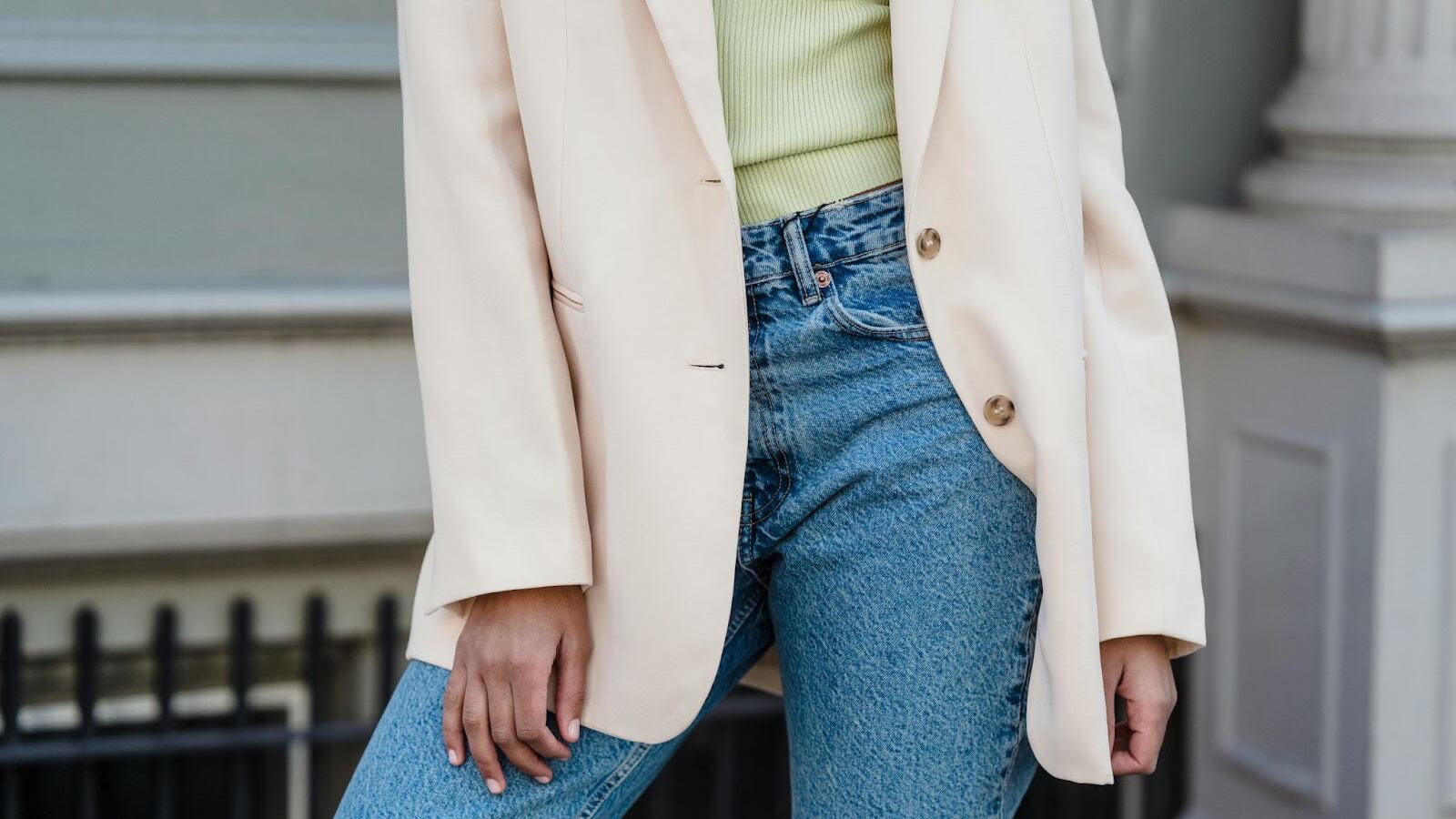 Jeans skinny e blazer, i segreti per un abbinamento primaverile impeccabile