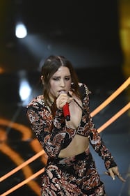 Sanremo 2024: ecco il look della terza serata del Festival di Angelina Mango 8