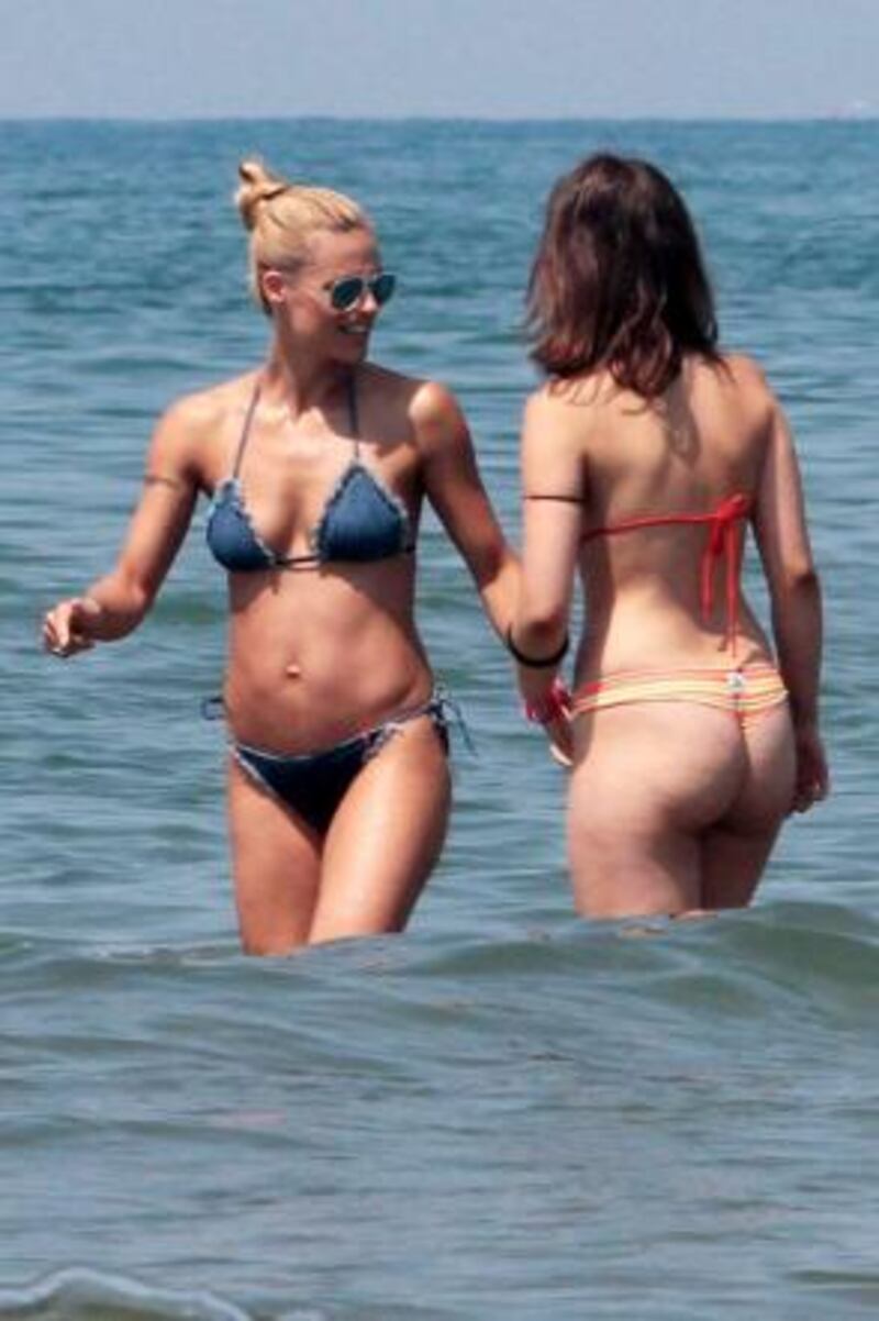 Aurora Ramazzotti con il bodyguard a Milano 34