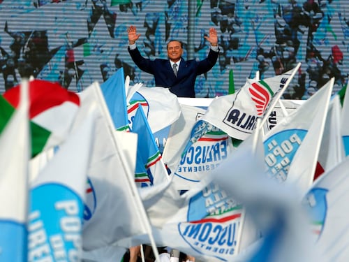 Berlusconi in silenzio attende la Cassazione Bari, altro blitz dei pm
