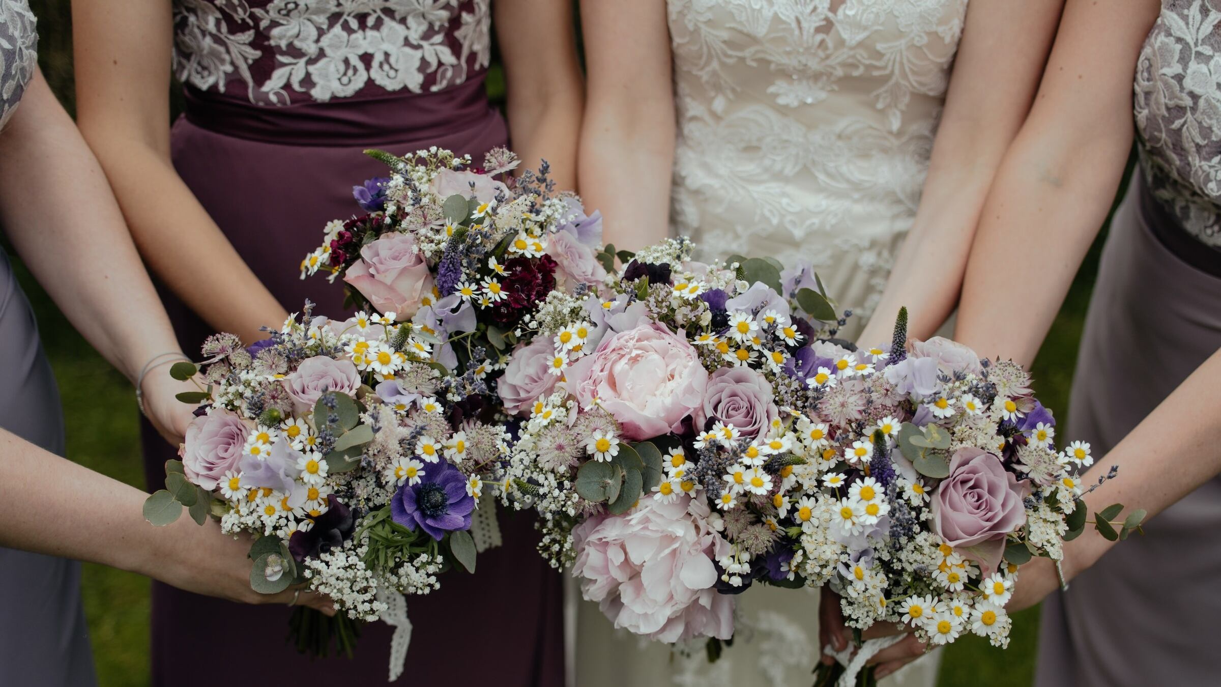 Come vestirsi per una comunione o un battesimo da invitata. 5 modelli per lei
