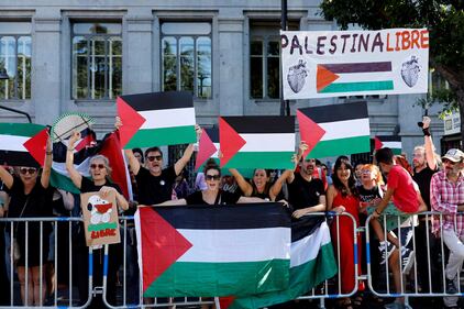Proteste pro Palestina alla Vuelta, tensioni e cariche: ecco le immagini degli scontri di Madrid 20