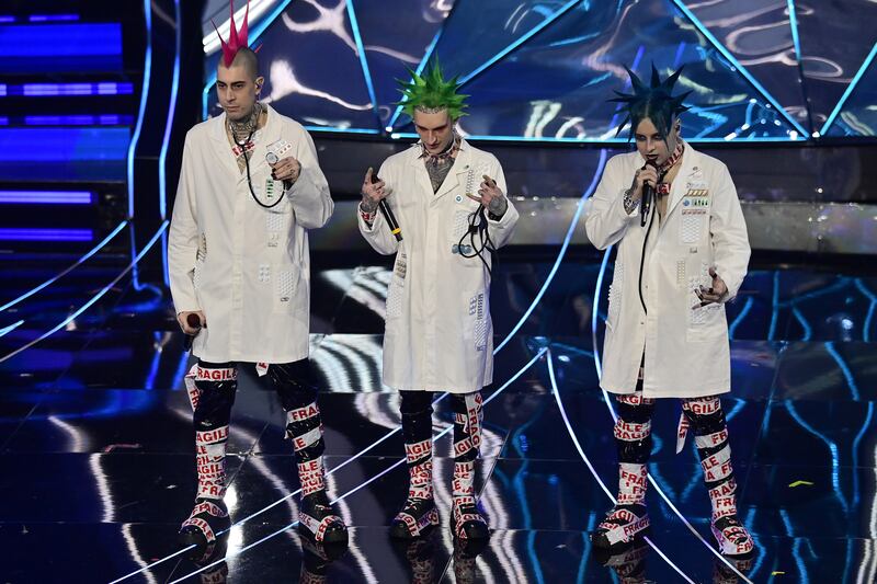 Sanremo 2024: ecco il look della quarta serata del Festival dei La Sad 5