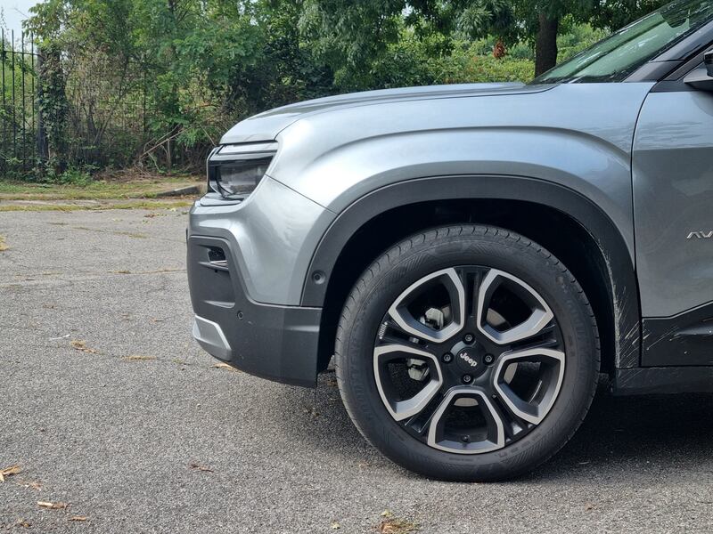 Jeep Avenger 1.2 Summit: guarda la gallery del city SUV americano 8