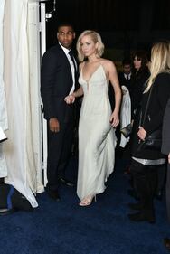 Jennifer Lawrence senza reggiseno alla première di Joy 7