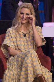 Michelle Hunziker, sfida di baci con Belen Rodriguez 26