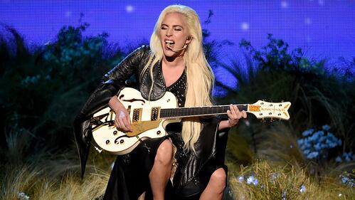 Beyoncé e Lady Gaga, gli scatti sexy 5