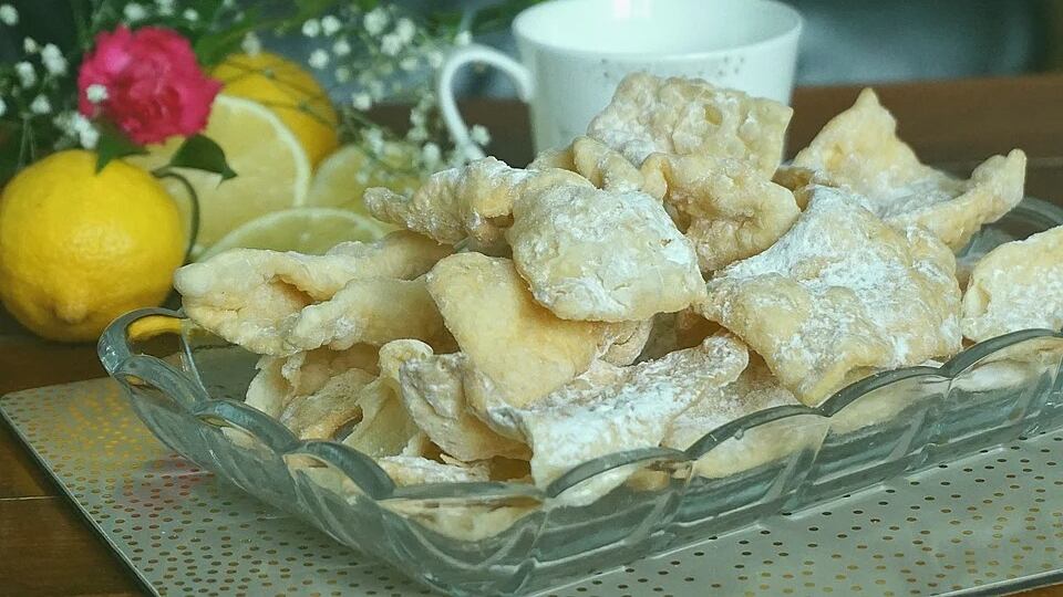 Chiacchiere di Carnevale: tutte le curiosità su questo dolce