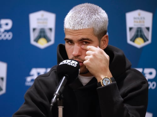 Flop Alcaraz a Parigi, eliminato al primo turno: così Sinner può tornare numero 1