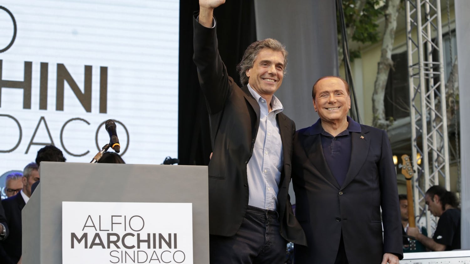 Elezioni comunali, Berlusconi: "Un voto per pagare meno tasse"