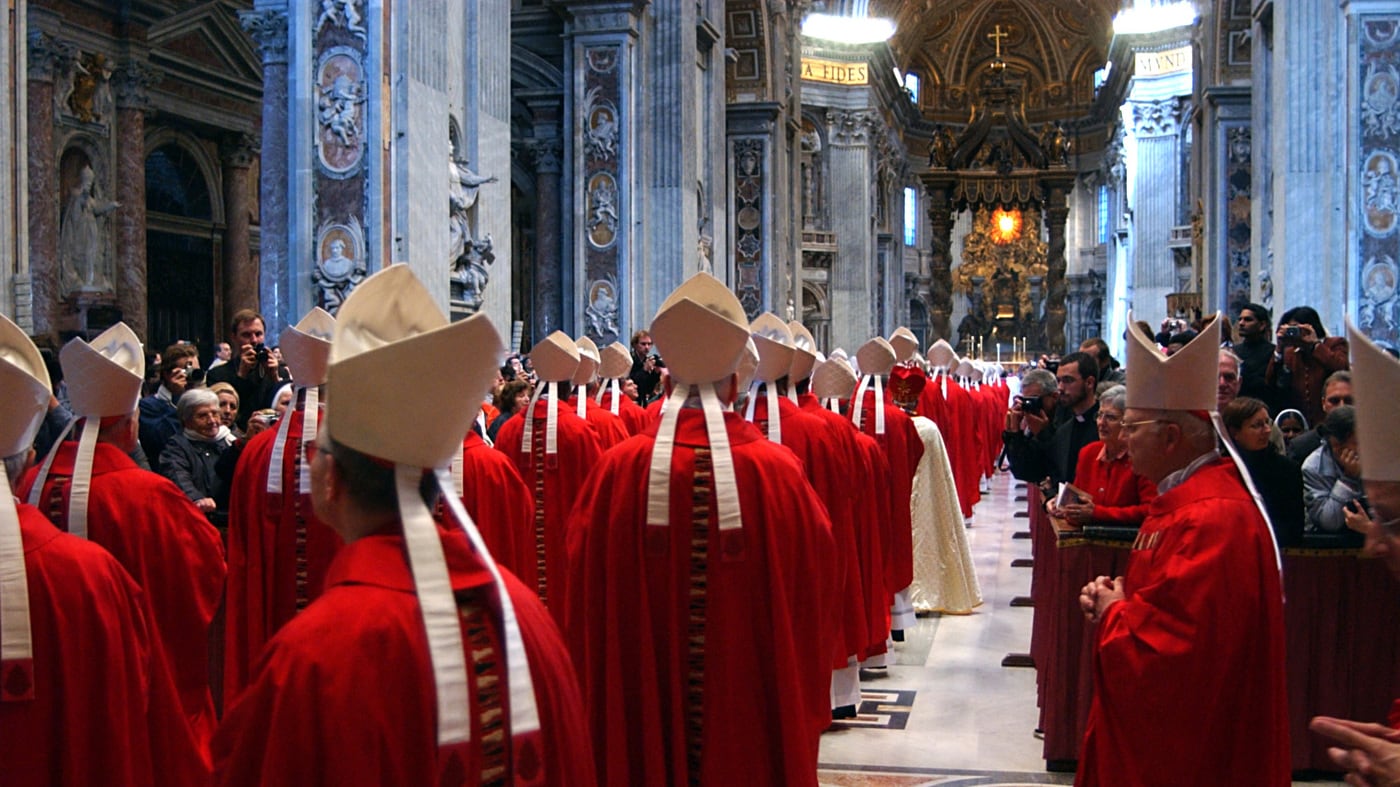 I funerali, il Conclave e la fumata bianca. Cosa succede dopo la morte di Papa Francesco