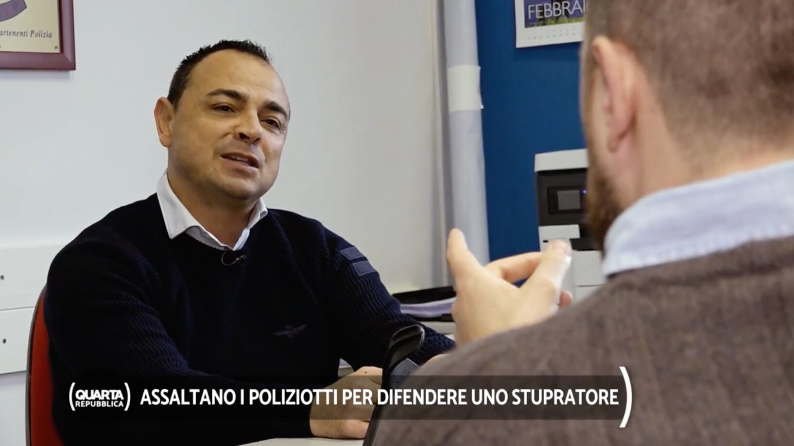 "Ha cercato di mordermi". Parla il poliziotto assaltato dagli anarchici