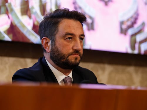 Cancelleri passa a Fi. Grillini infuriati, gelo di Conte