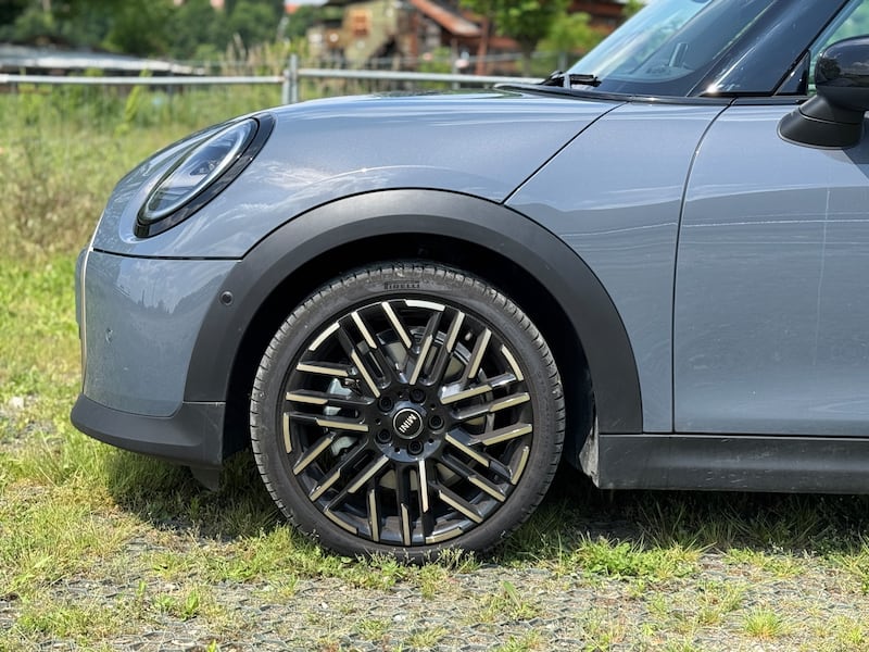 MINI Cabrio 2025: guarda la gallery della nuova decappottabile da città 5