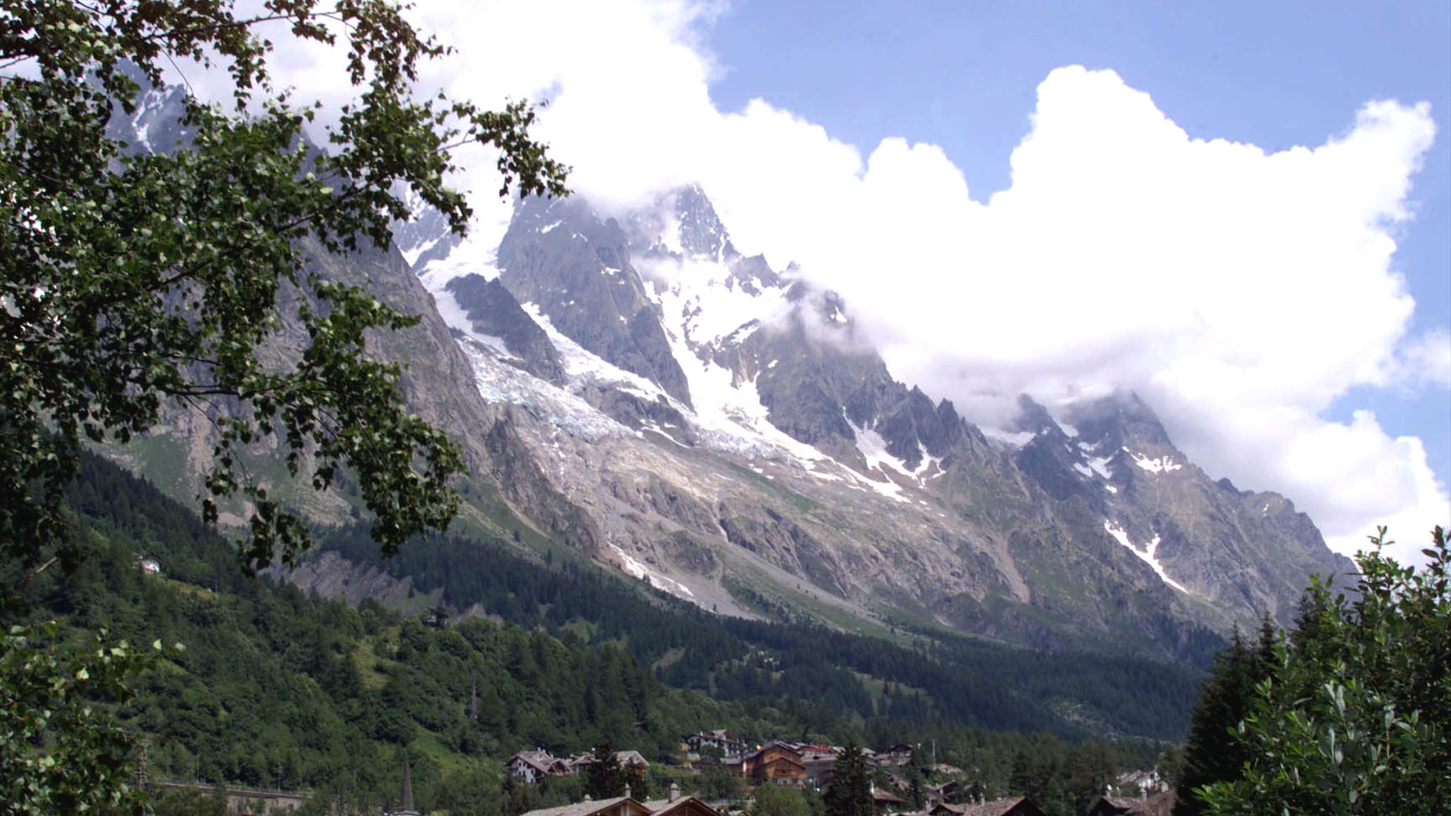 Monte Bianco, due alpinisti morti assiderati