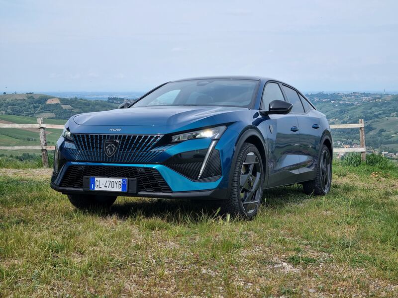 Peugeot 408, le foto del crossover “tuttofare” 2