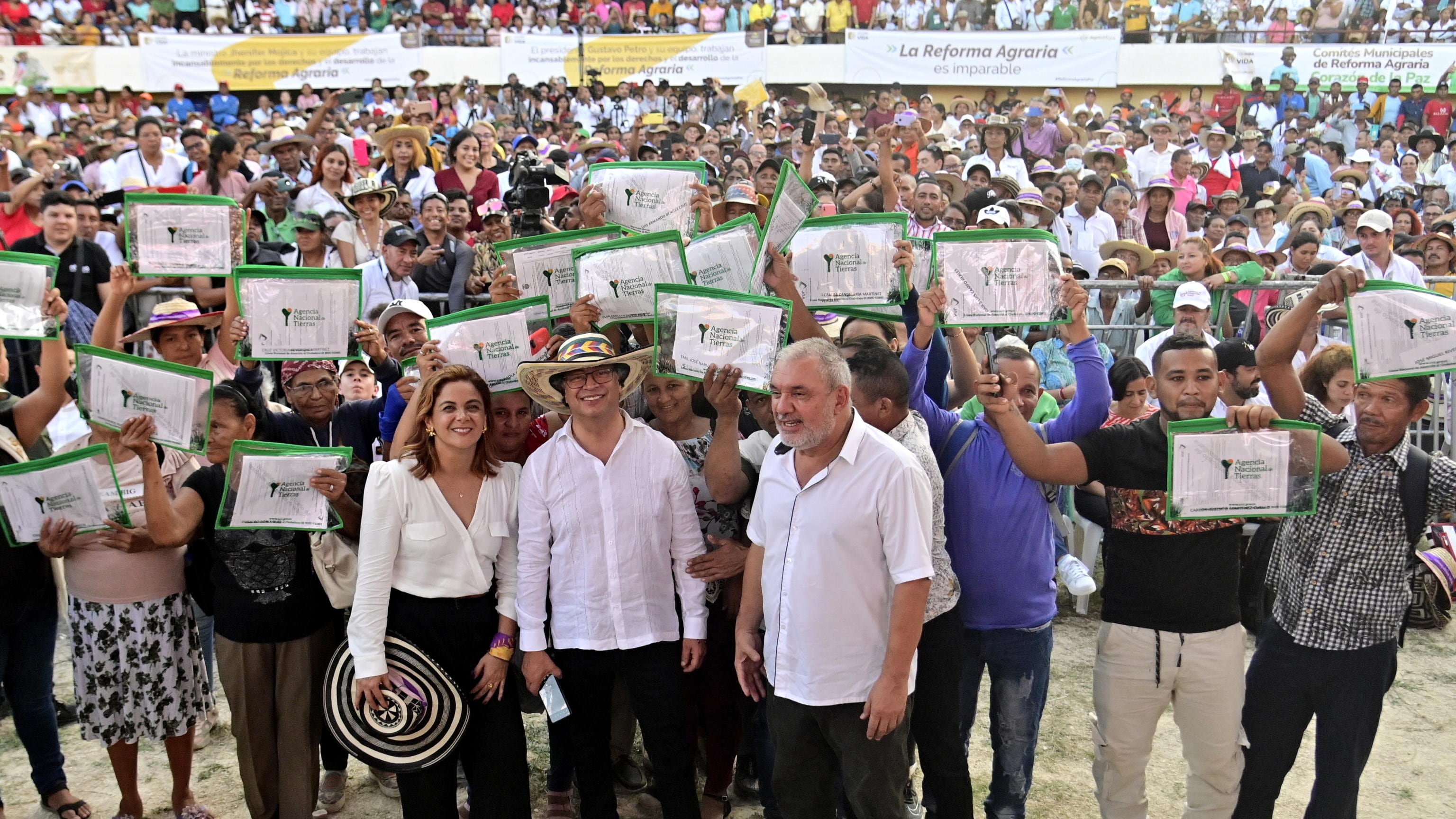 La "guerra dei due Petro" scuote la Colombia. Padre e figlio tra lacrime, scandali e accuse