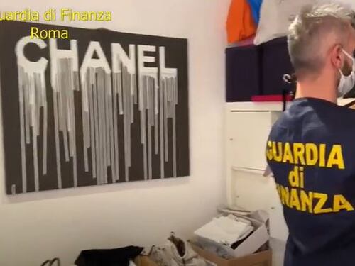 Scoperta la boutique dei tarocchi: spuntano tanti nomi vip