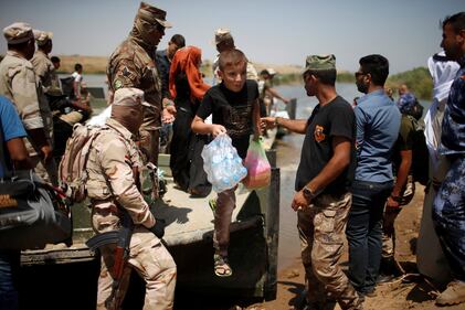 A sud di Mosul per gli iracheni la vita continua 18